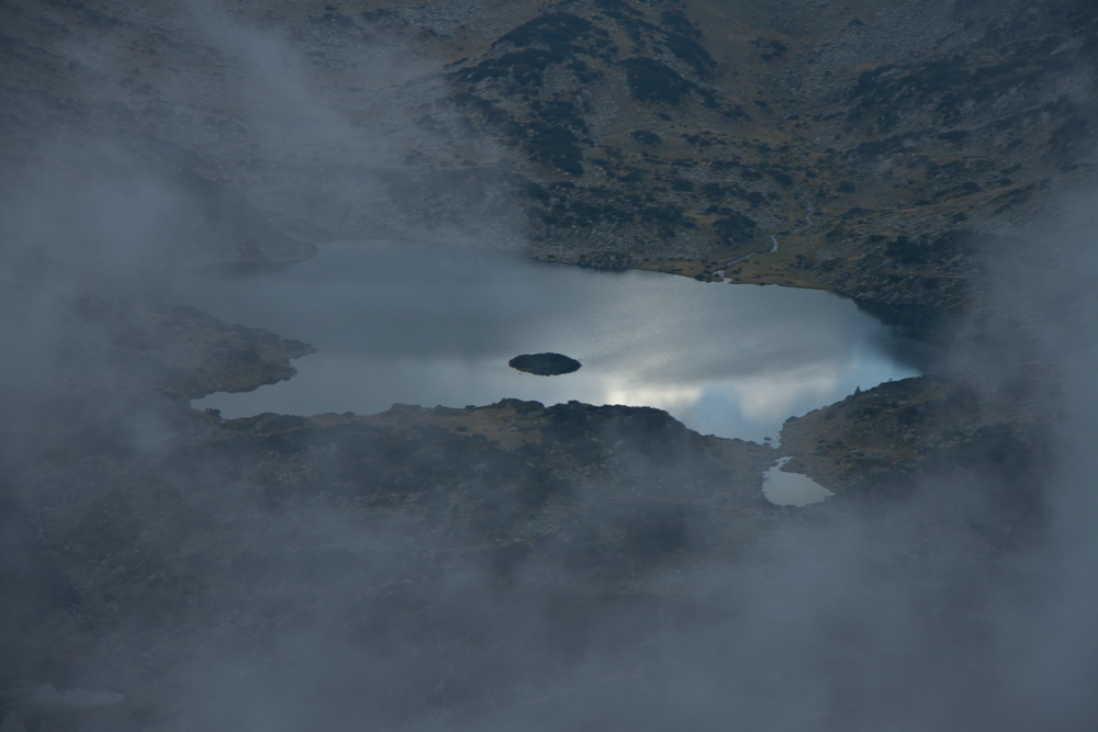 Поповото езеро в облаци